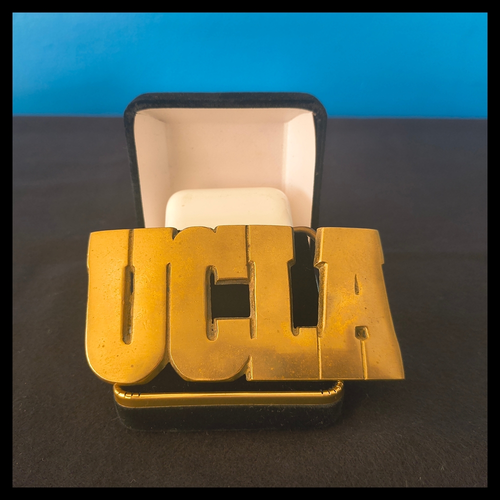🐻 Vtg. UCLA Solid Brass Letter Belt Buckle - Picture 7 of 7